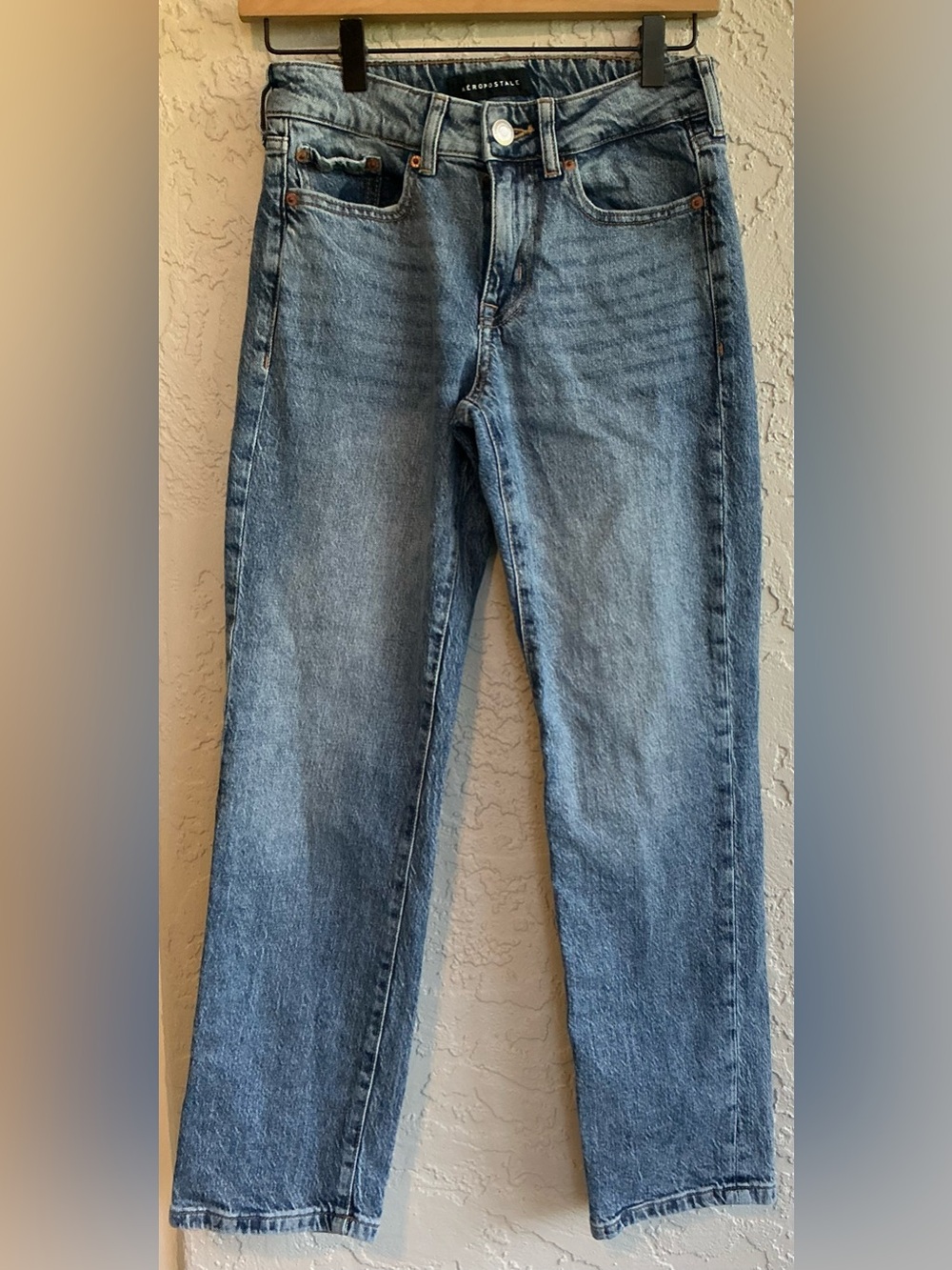 Aeropostale Women's Light Blue Mid Rise Ankle Straight Leg Jeans